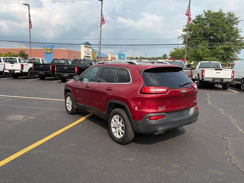 Used 2017 Jeep Cherokee Latitude w/ Comfort & Convenience Group AWD/4WD image 5