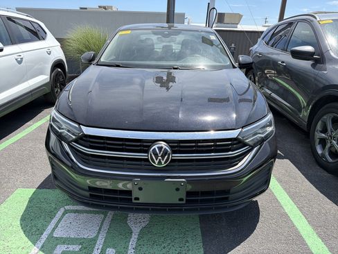 Used 2023 Volkswagen Jetta SE FWD image 3
