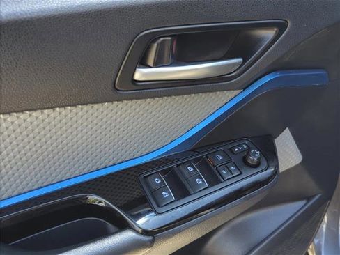 Used 2019 Toyota C-HR XLE FWD image 11