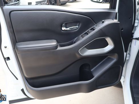 Used 2025 Nissan Frontier SV w/ SV Convenience Package RWD image 12
