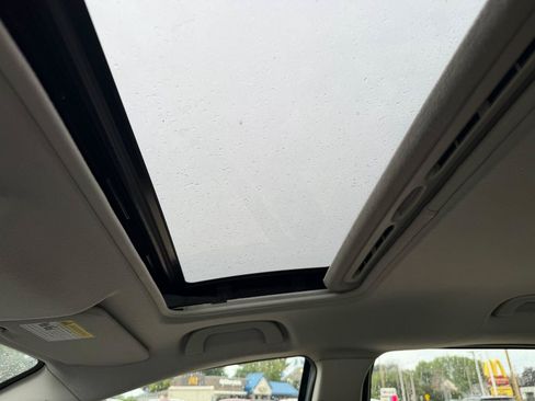 Used 2012 MAZDA MAZDA5 Touring w/ Moonroof & Audio Pkg FWD image 34