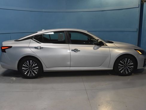 Used 2024 Nissan Altima 2.5 SV FWD image 23