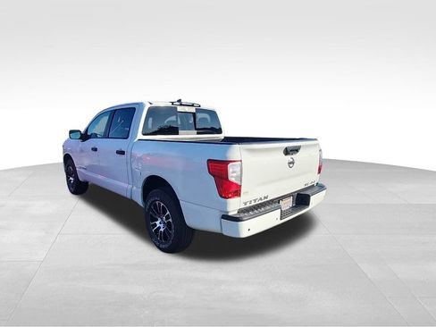Used 2022 Nissan Titan SV AWD/4WD image 16