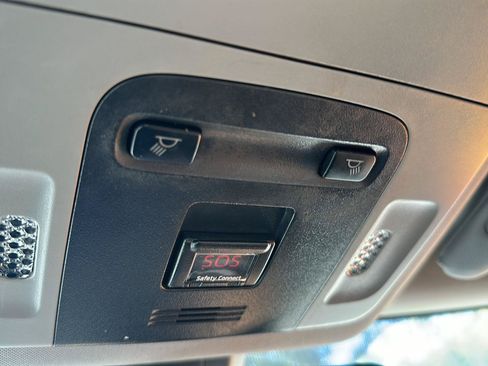 Used 2019 Toyota Camry LE FWD image 17
