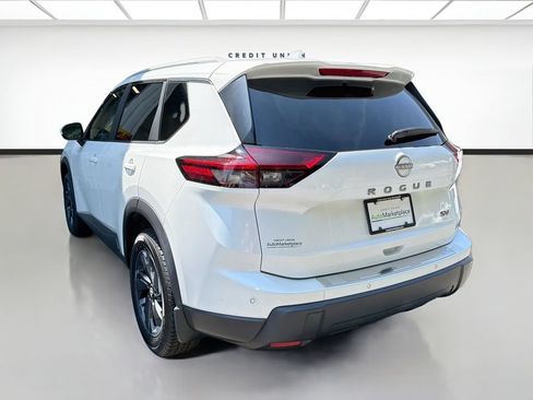 Used 2024 Nissan Rogue SV w/ SV Premium Package FWD image 4