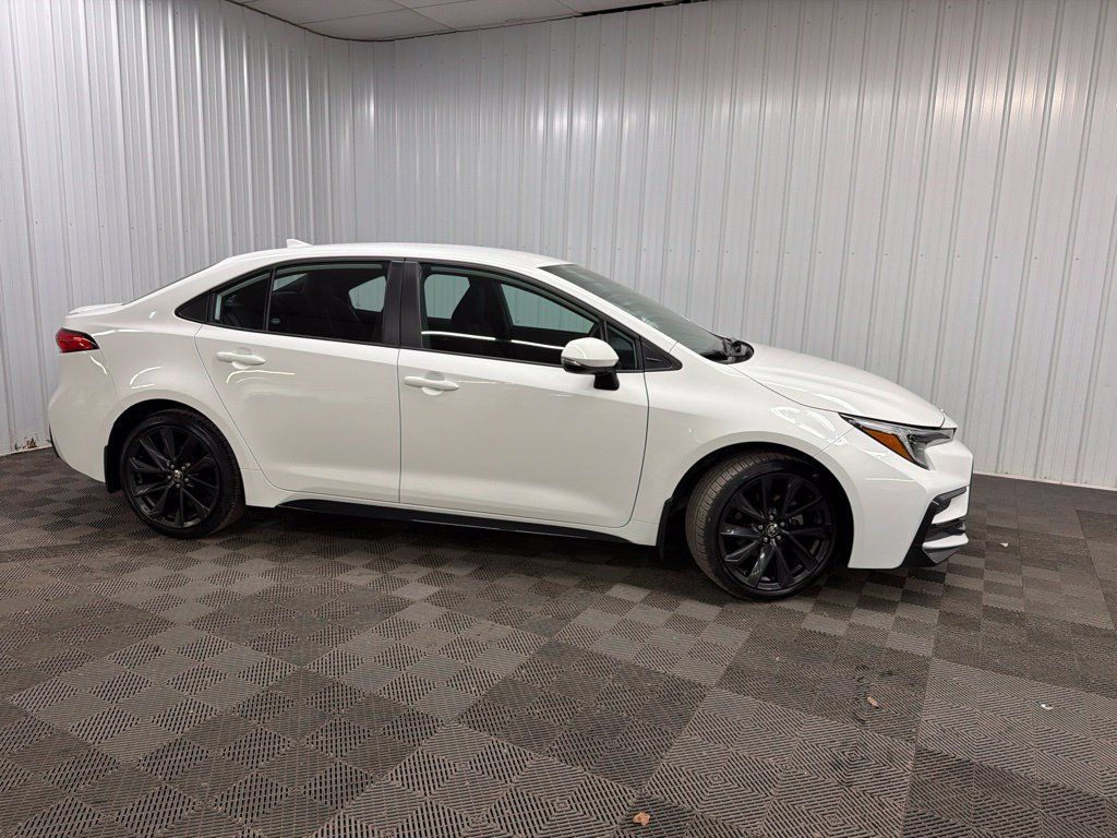 Used 2024 Toyota Corolla SE FWD image 1