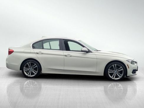 Used 2018 BMW 330i xDrive Sedan AWD/4WD image 3