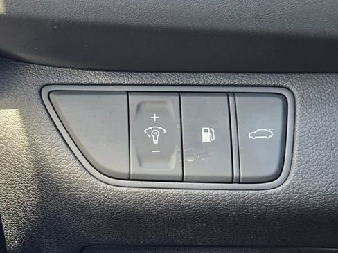 Used 2025 Genesis G70 2.5T w/ Sport Prestige Package image 22