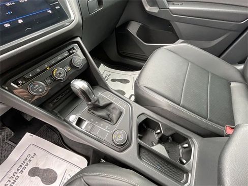 Used 2019 Volkswagen Tiguan SE image 17