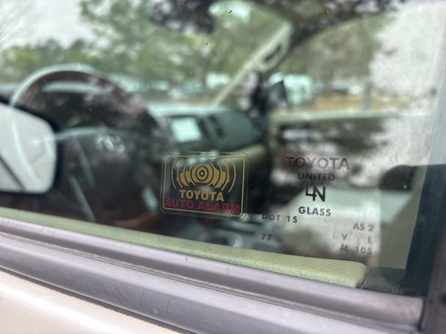 Used 2018 Toyota Sequoia Platinum image 34