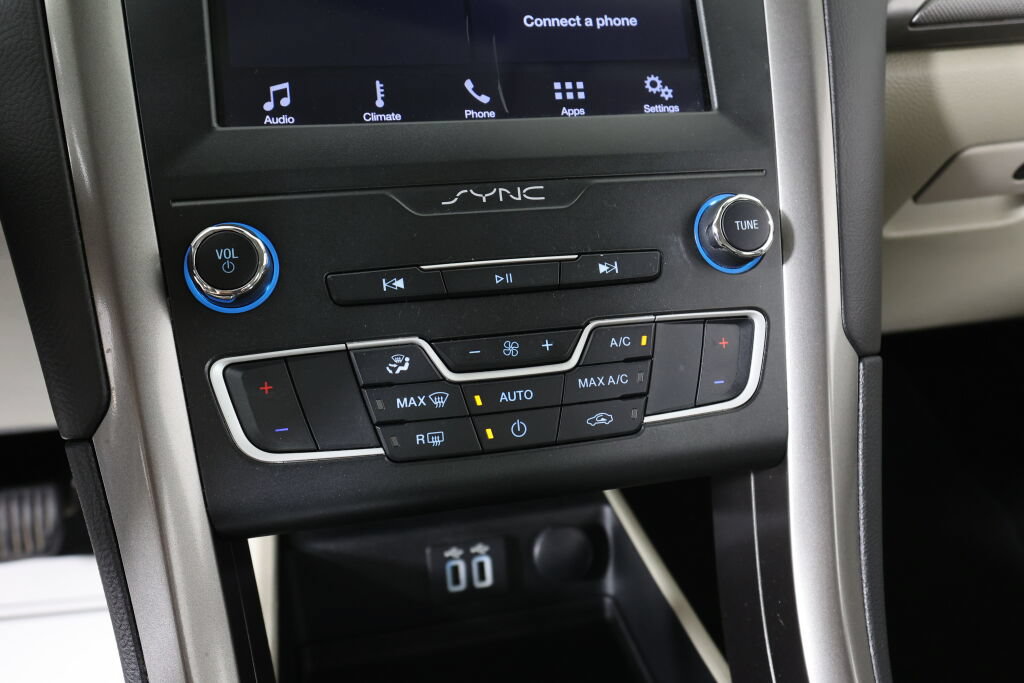 Used 2019 Ford Fusion SE FWD image 35