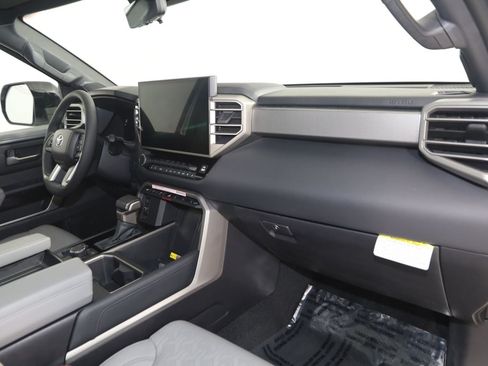 Used 2025 Toyota Tundra Limited AWD/4WD image 37