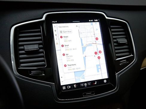 Used 2024 Volvo XC90 B6 Plus w/ Protection Package image 17