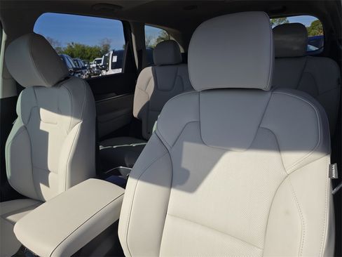 New 2025 Kia Telluride S image 22