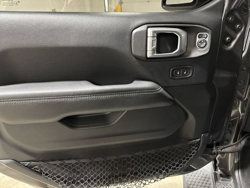 Used 2018 Jeep Wrangler Unlimited Sahara AWD/4WD image 21