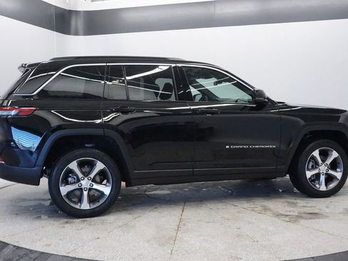 New 2026 Jeep Grand Cherokee Limited w/ Trailer Tow Package AWD/4WD image 8