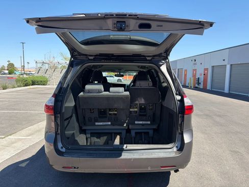 Used 2015 Toyota Sienna LE image 9