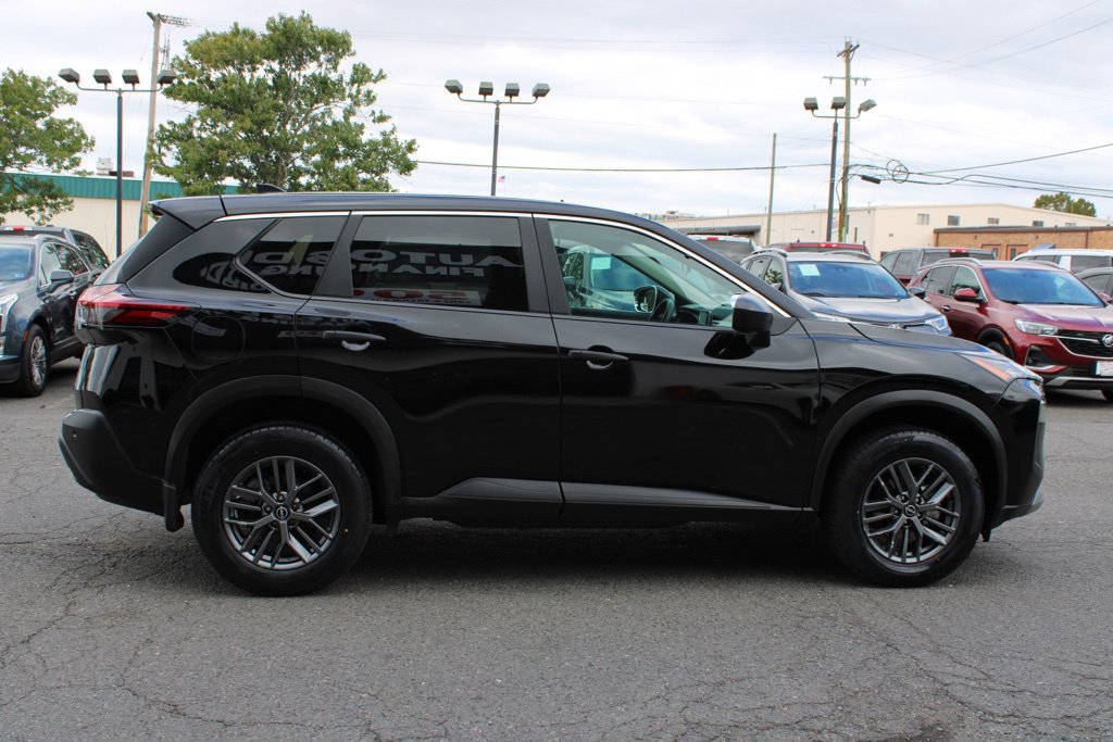 Used 2024 Nissan Rogue S AWD/4WD image 9