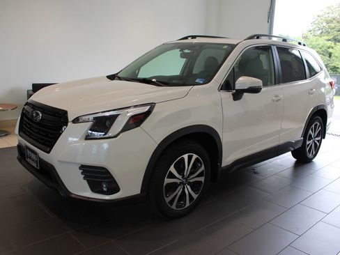 Used 2024 Subaru Forester Limited w/ Convenience Package AWD/4WD image 12