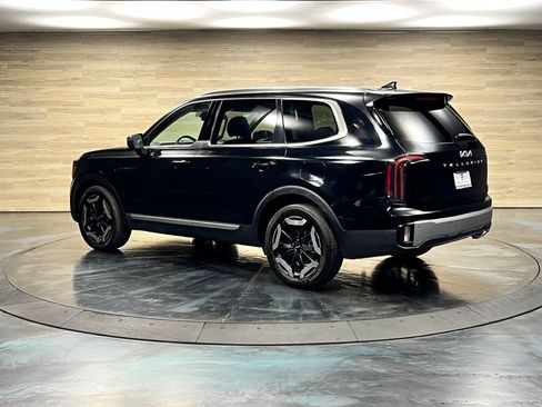 Used 2023 Kia Telluride EX w/ EX Captain's Chair Package AWD/4WD image 15