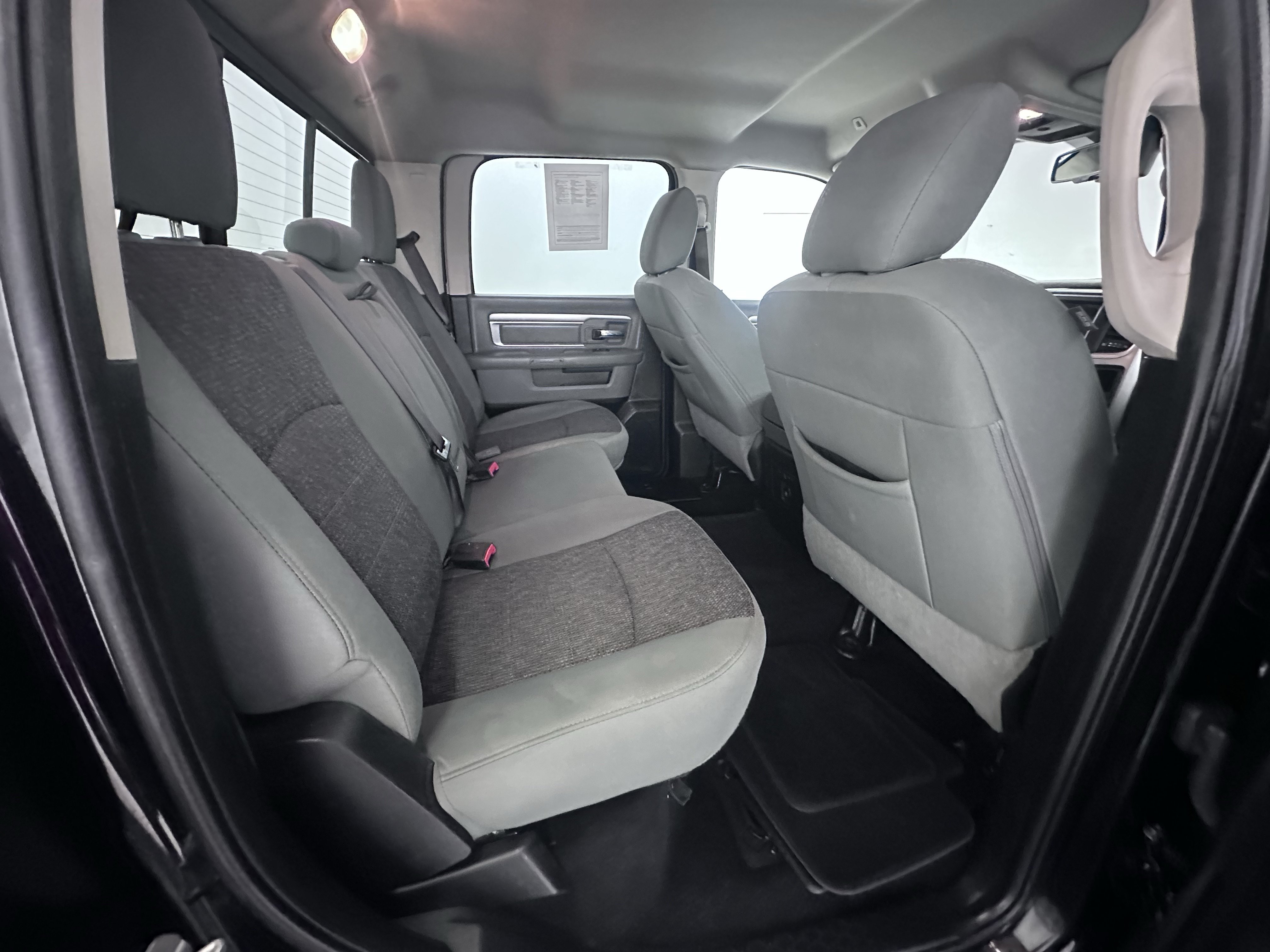 Used 2019 RAM 1500 Classic SLT w/ Luxury Group AWD/4WD image 32