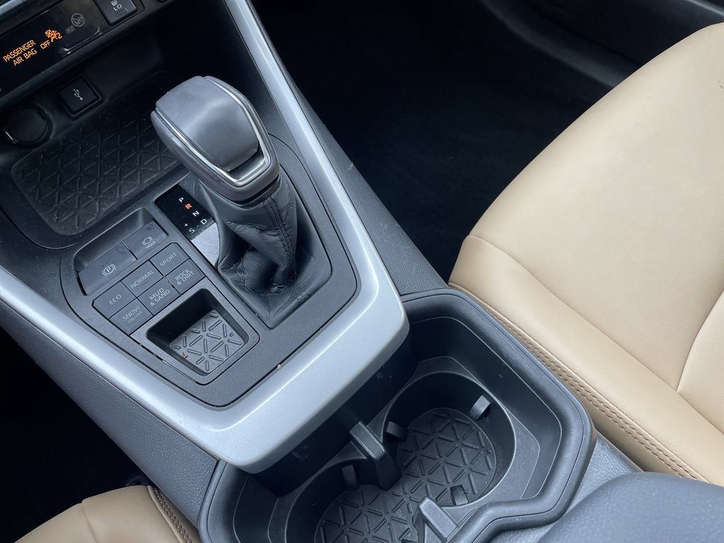 Certified 2022 Toyota RAV4 XLE Premium AWD/4WD image 21