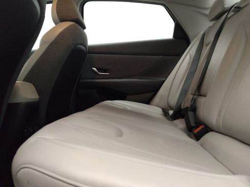 Used 2024 Hyundai Elantra Limited FWD image 18