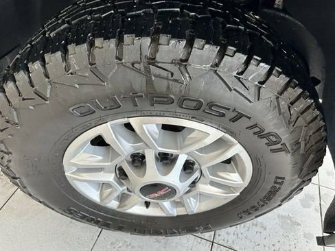 Used 2022 GMC Sierra 2500 SLE w/ Snow Plow Prep/Camper Package image 17