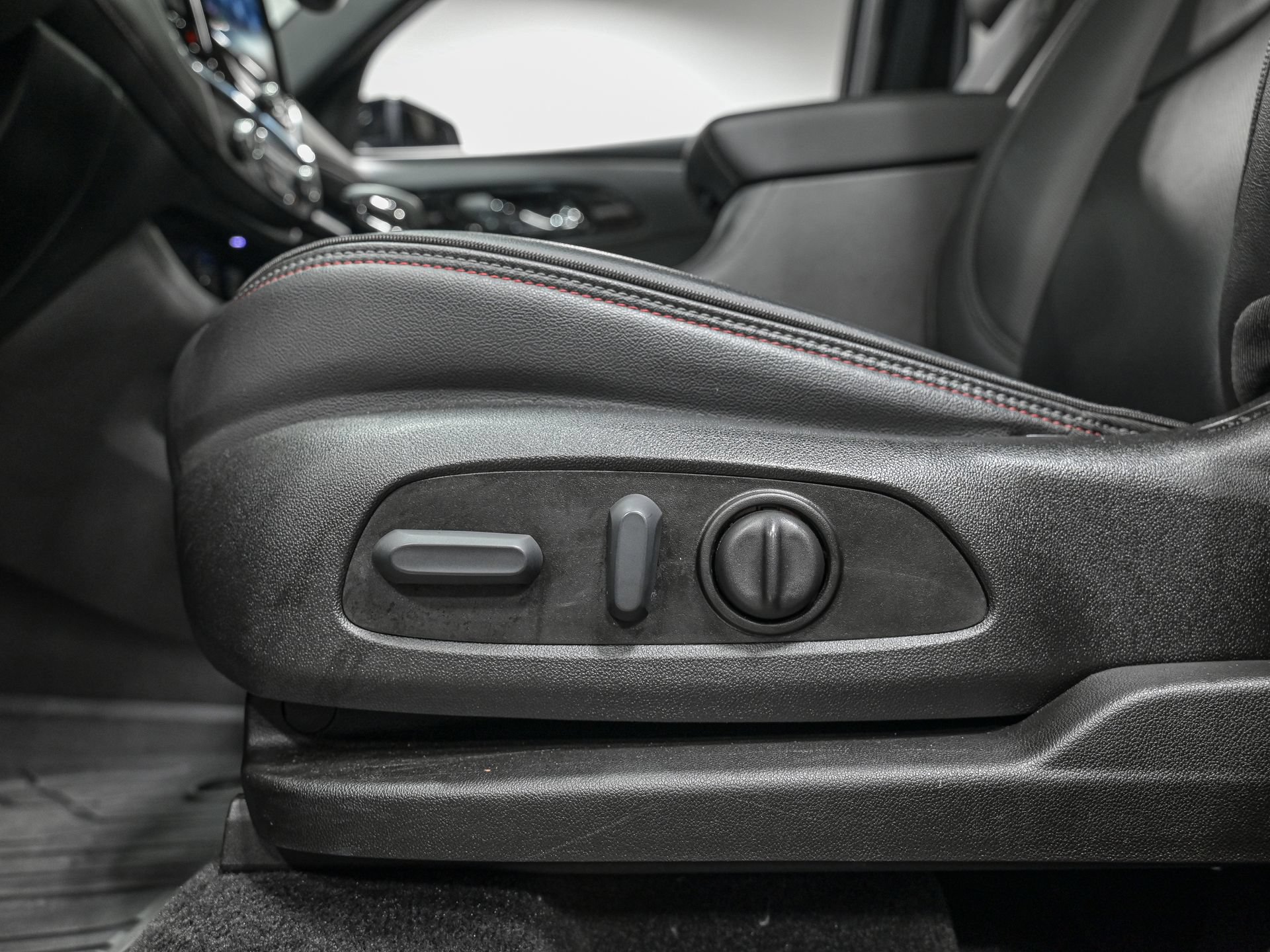 Used 2023 Chevrolet Traverse RS AWD/4WD image 14