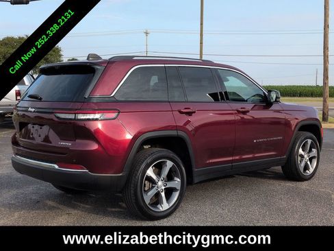 Used 2023 Jeep Grand Cherokee Limited w/ Luxury Tech Group II AWD/4WD image 4