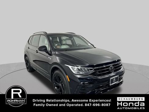 Used 2024 Volkswagen Tiguan SE R-Line AWD/4WD image 3