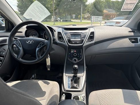 Used 2016 Hyundai Elantra SE w/ Option Group 02 FWD image 9