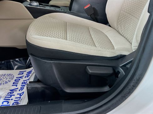 Used 2022 Ford Escape SE w/ Cold Weather Package image 19