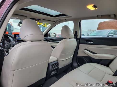 Used 2024 Nissan Altima 2.5 SL image 11