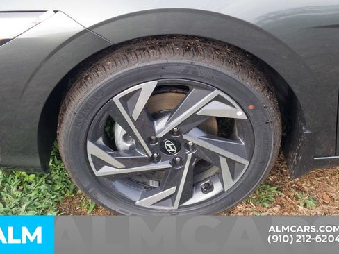 Used 2025 Hyundai Elantra Sport FWD image 12