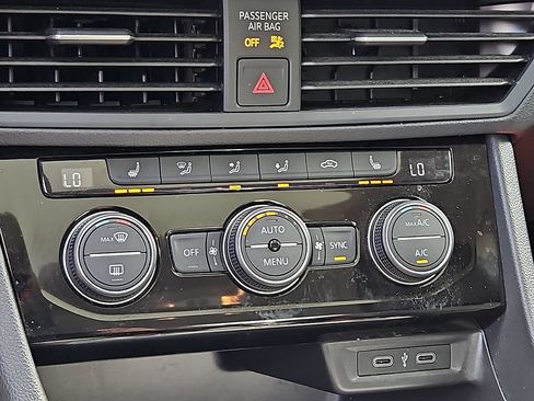 Used 2023 Volkswagen Jetta SE FWD image 18