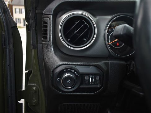 Used 2022 Jeep Wrangler Sport image 11