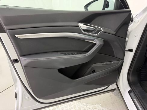 Used 2022 Audi e-tron Premium image 25