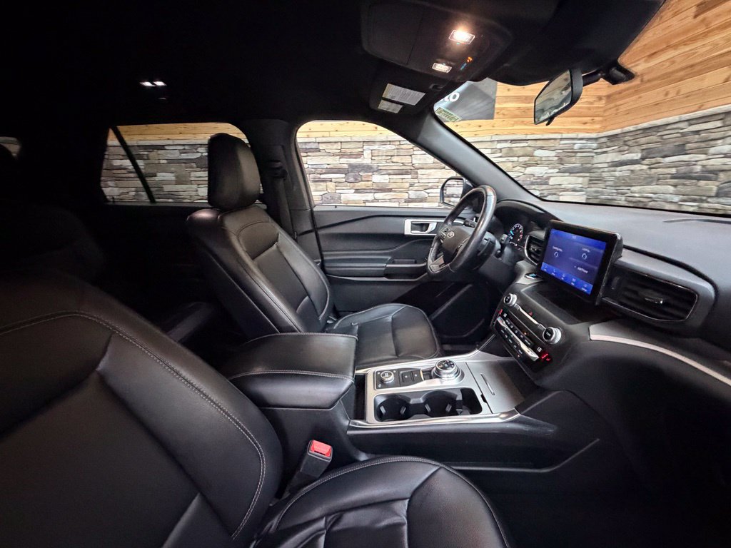 Used 2020 Ford Explorer XLT w/ Equipment Group 202A AWD/4WD image 20