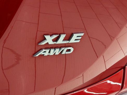 Used 2017 Toyota RAV4 XLE AWD/4WD image 30