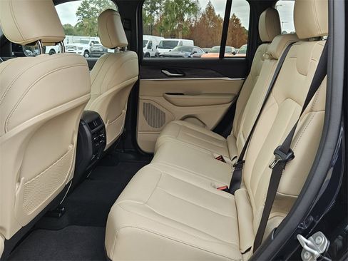 Certified 2024 Jeep Grand Cherokee Limited image 11