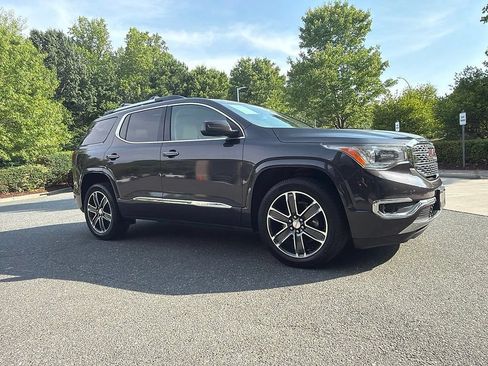 Used 2018 GMC Acadia Denali w/ Technology Package FWD image 2