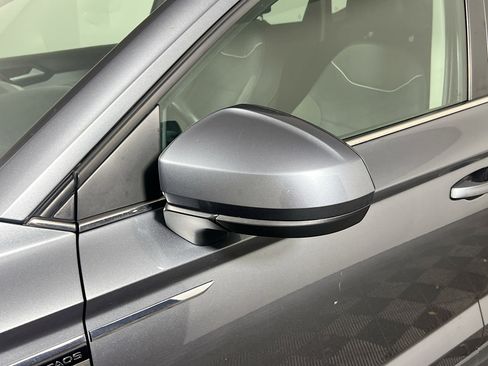 Used 2024 Volkswagen Taos SE image 12