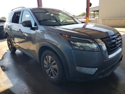 Used 2024 Nissan Pathfinder SV FWD image 2
