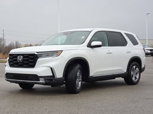 Used 2025 Honda Pilot EX-L image 13