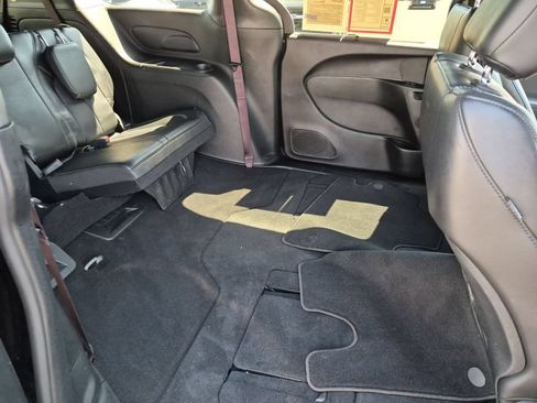 Used 2025 Chrysler Pacifica Select FWD image 29
