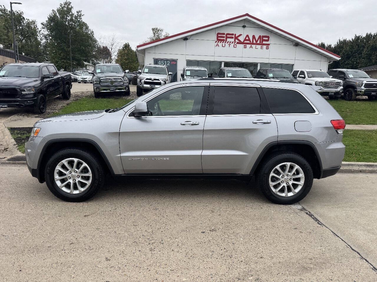 Used 2015 Jeep Grand Cherokee Laredo w/ Quick Order Package 23E AWD/4WD image 2