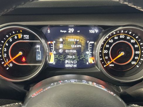 Used 2018 Jeep Wrangler Unlimited Sahara AWD/4WD image 26