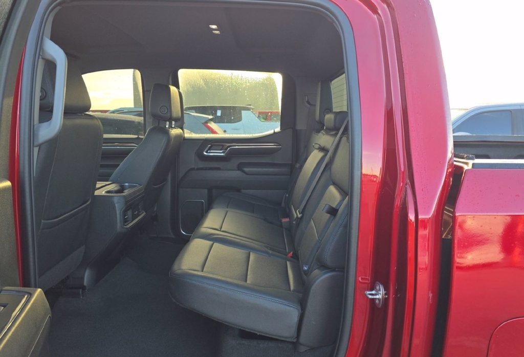 Used 2023 Chevrolet Silverado 1500 LT w/ Leather Package RWD image 7