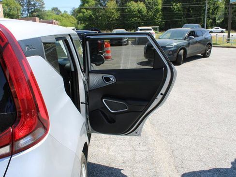 Used 2020 Kia Soul LX FWD image 15